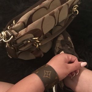 EXCLUSIVE LV LEATHER CUFF